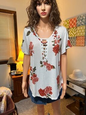 Maurices White Floral Lace-Up Short Sleeve Tee with Red Roses